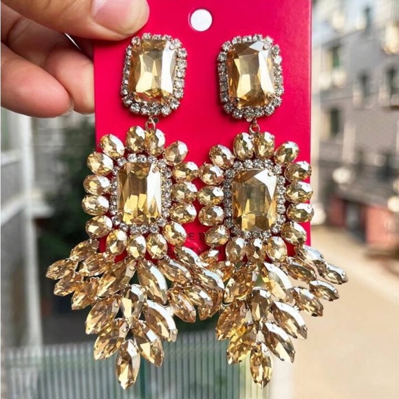 Crystal Rhinestone Fashion Style Earrings - Picture 1 of 3